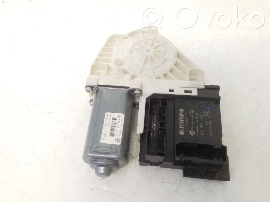 Volkswagen PASSAT B6 Silnik regulatora szyby drzwi przednich 