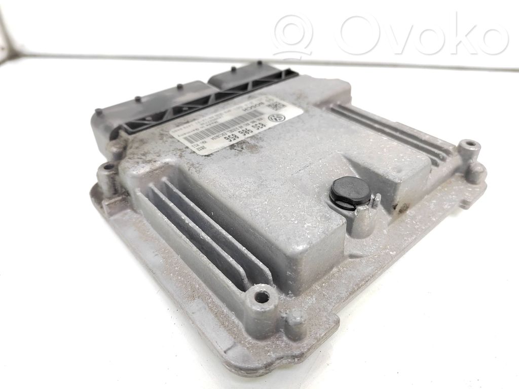 Volkswagen Touran I Engine control unit/module 