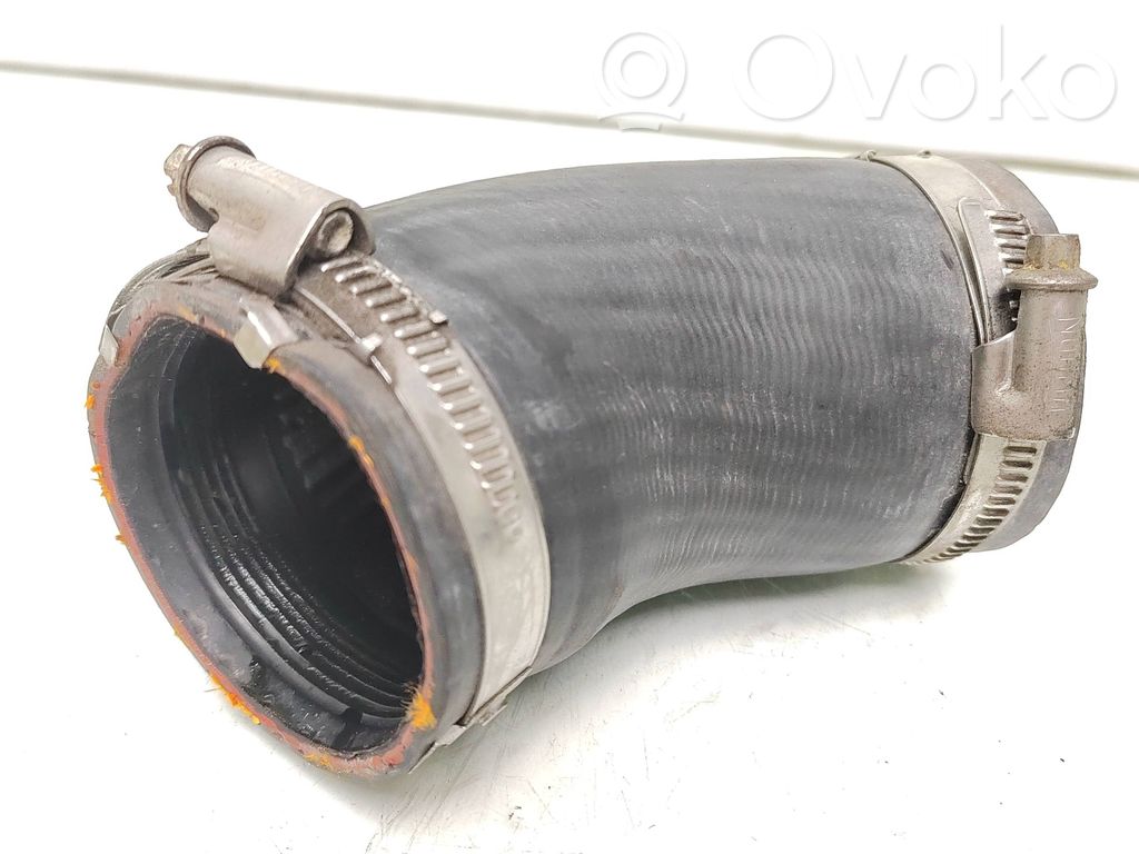 Volkswagen PASSAT B8 Wąż / Rura intercoolera 