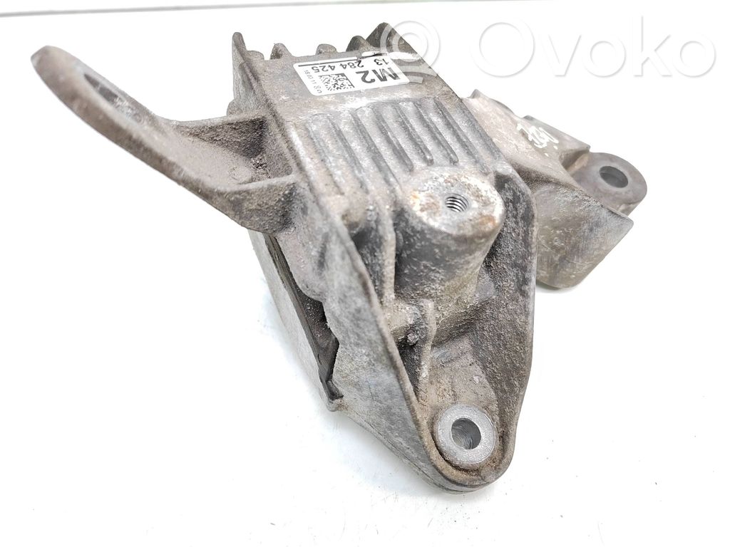 Chevrolet Orlando Gearbox mounting bracket 