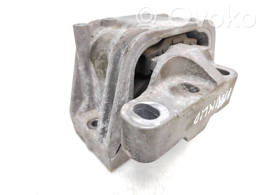 Volkswagen PASSAT B6 Engine mount bracket 
