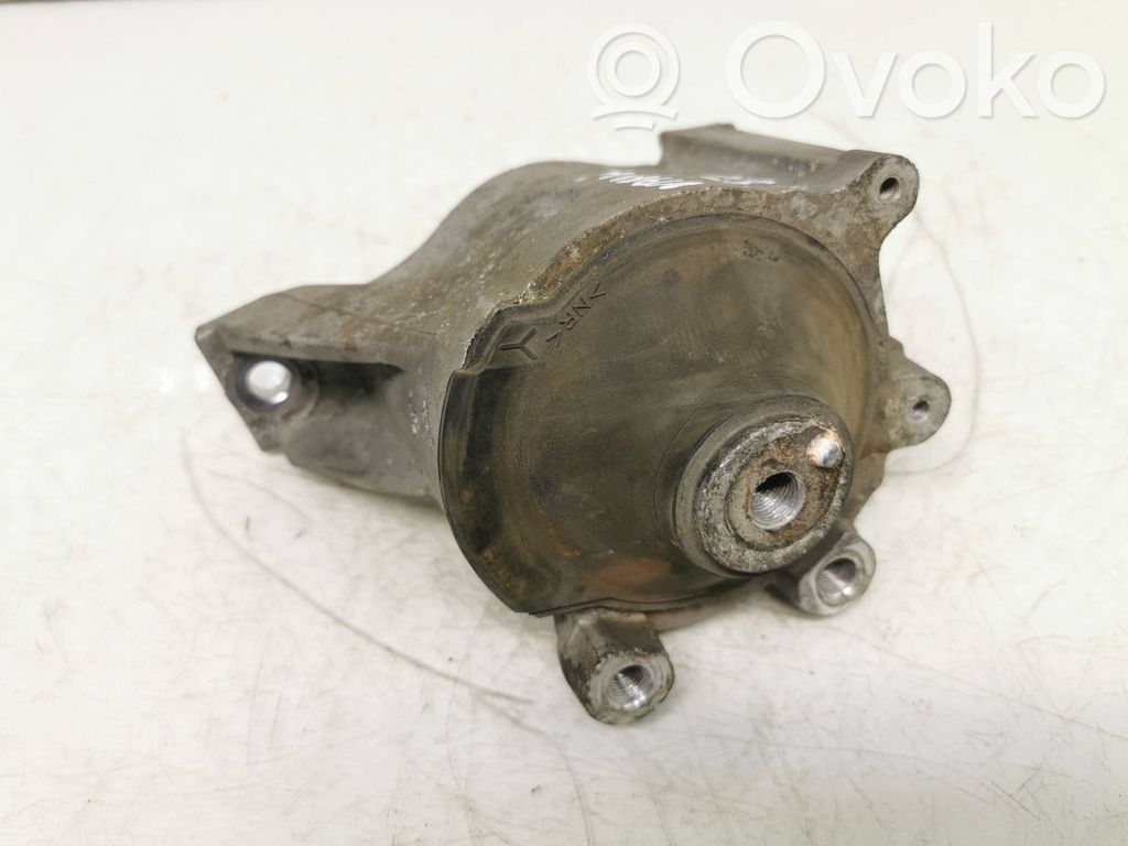 Honda CR-V Engine mount bracket 