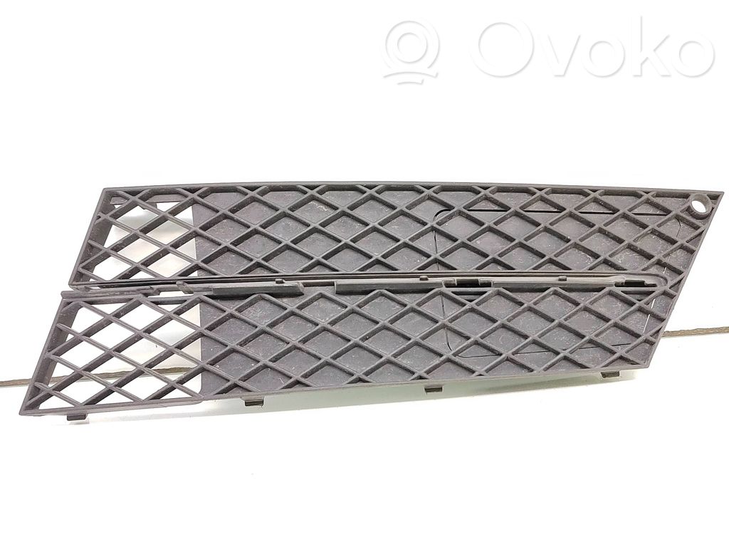 BMW 5 E60 E61 Kratka dolna zderzaka przedniego 