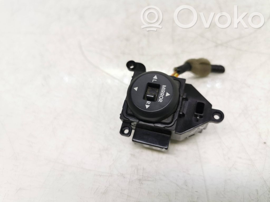 Wing mirror switch