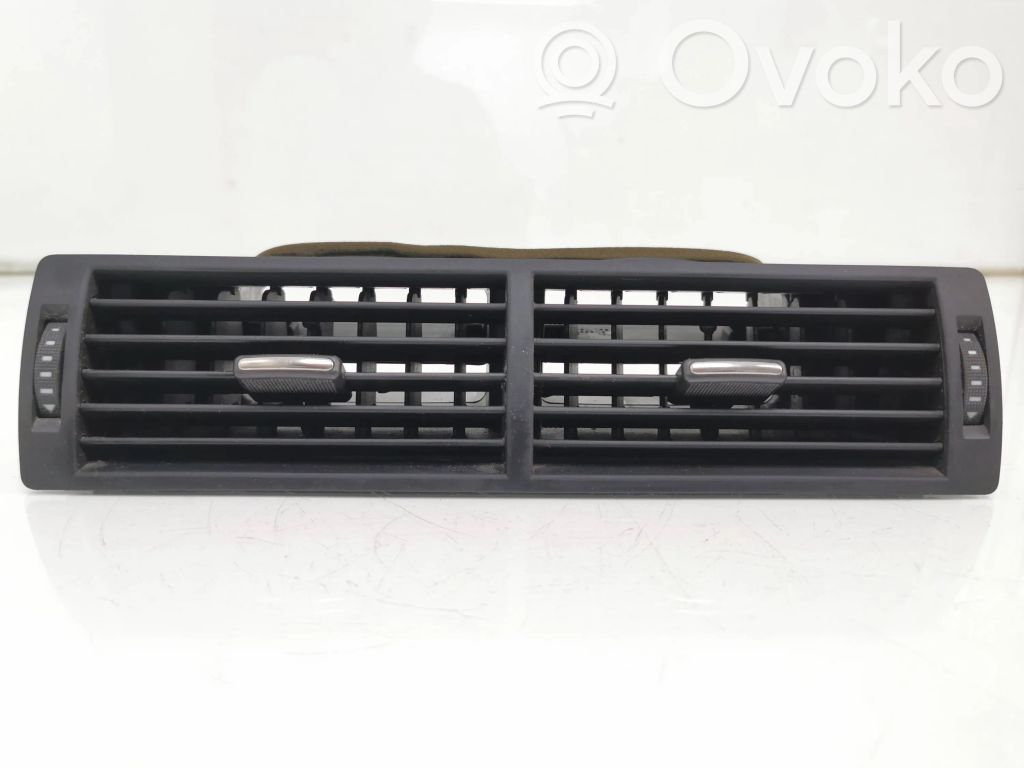Audi A4 S4 B7 8E 8H Dysze / Kratki środkowego nawiewu deski rozdzielczej 