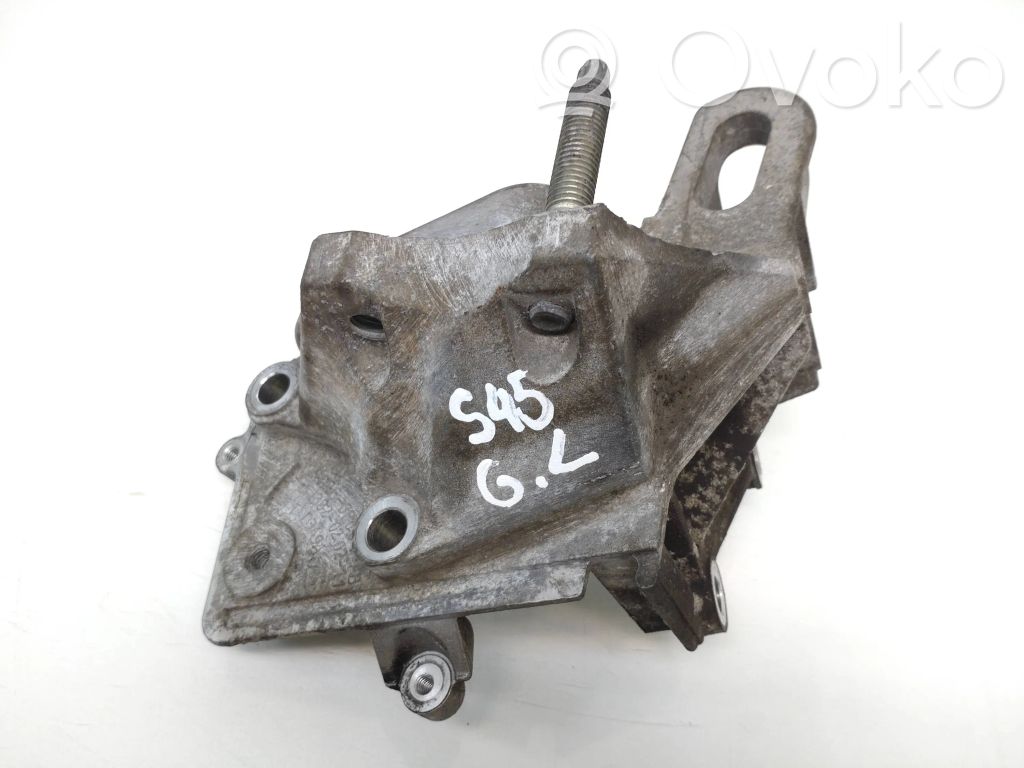 Volvo C30 Engine mounting bracket 