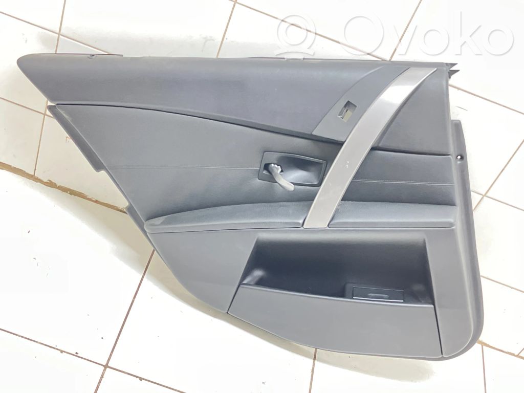 Apšuvums aizmugurējām durvīm   61210941,7076255