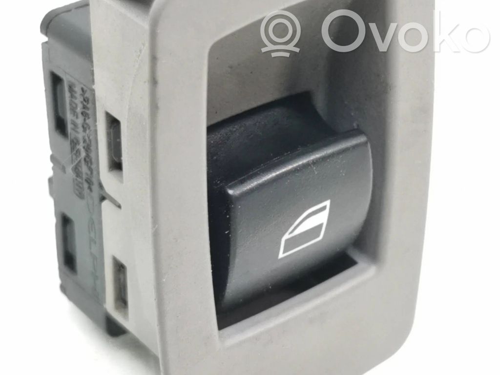 Electric window control switch   9113772,15939947,1348A