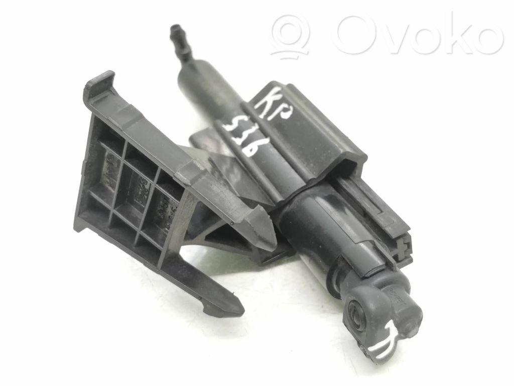 Ford Focus Headlight washer spray nozzle 