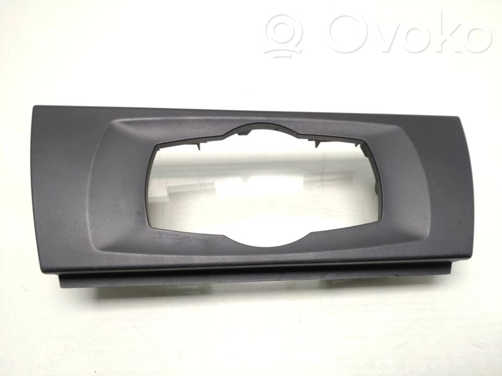 Panel trim   6938702