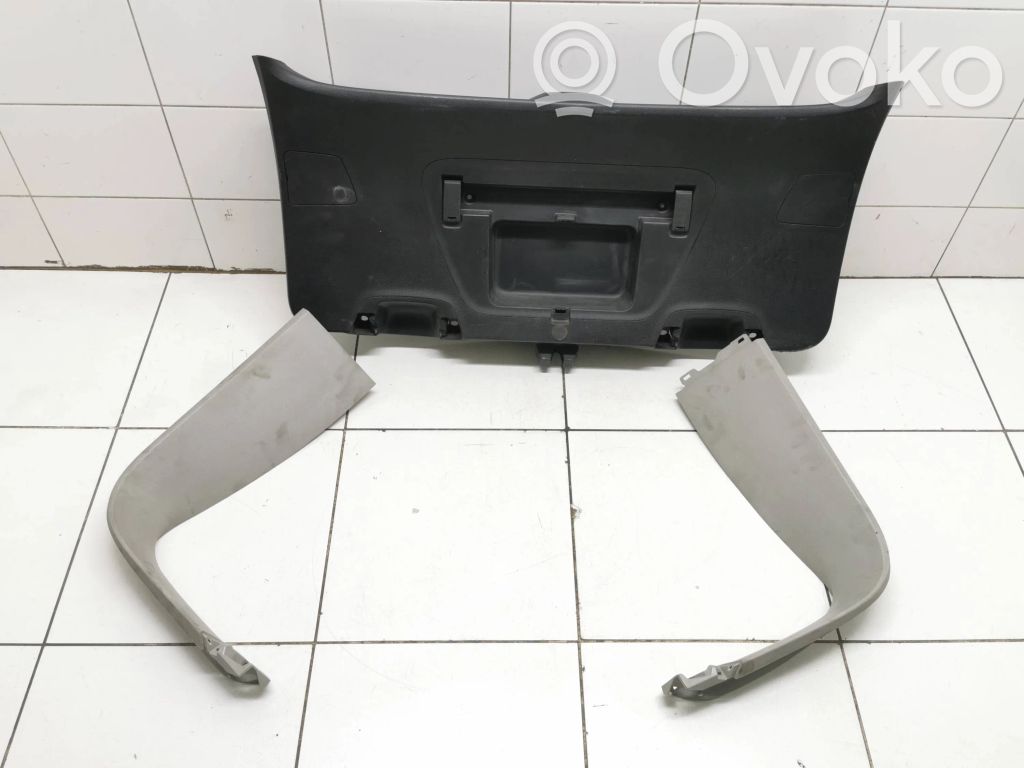 Opel Astra J Poszycie / Tapicerka tylnej klapy bagażnika 