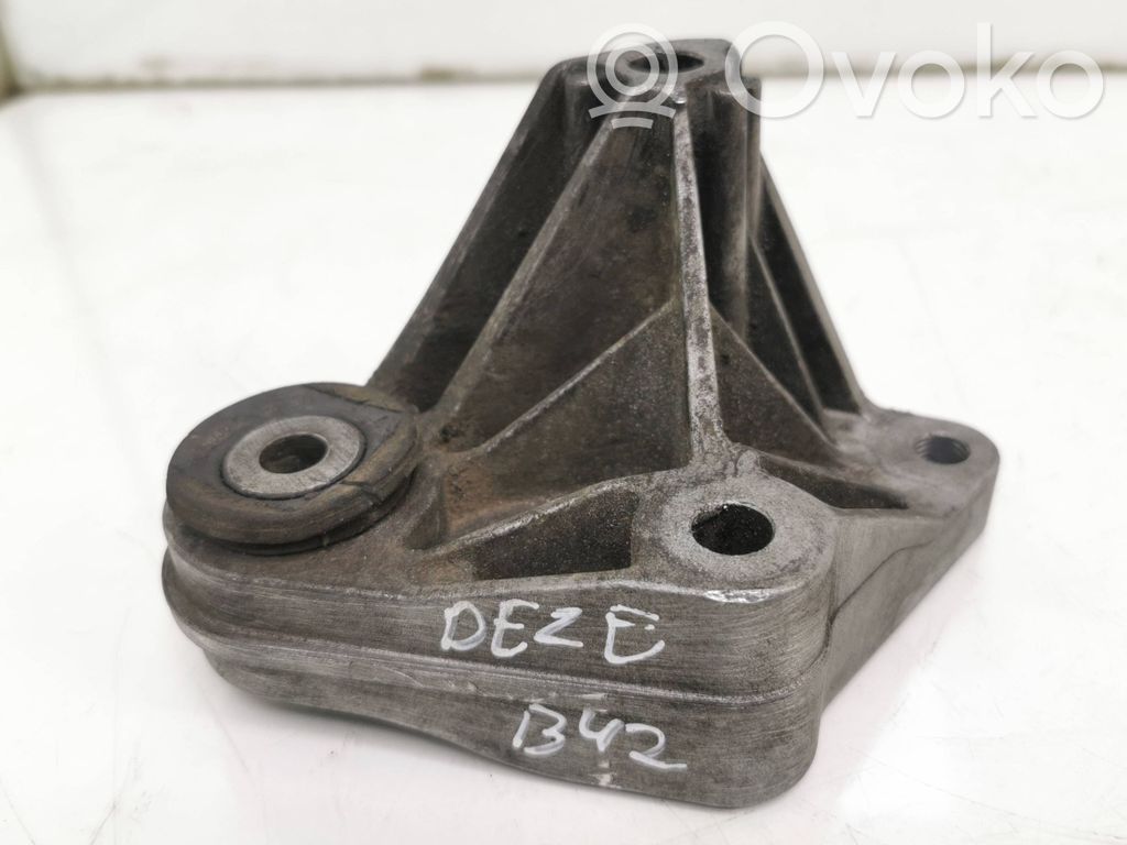 Volvo V40 Gearbox mounting bracket 