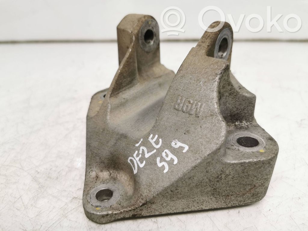 Nissan X-Trail T31 Gearbox mounting bracket 