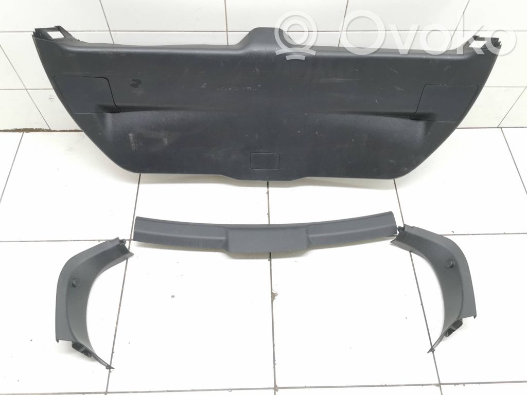 Toyota Auris E180 Apdaila bagažinės dangčio (komplektas) 