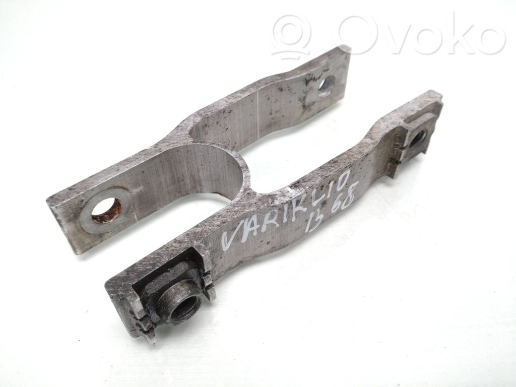 Volvo V40 Engine mounting bracket 