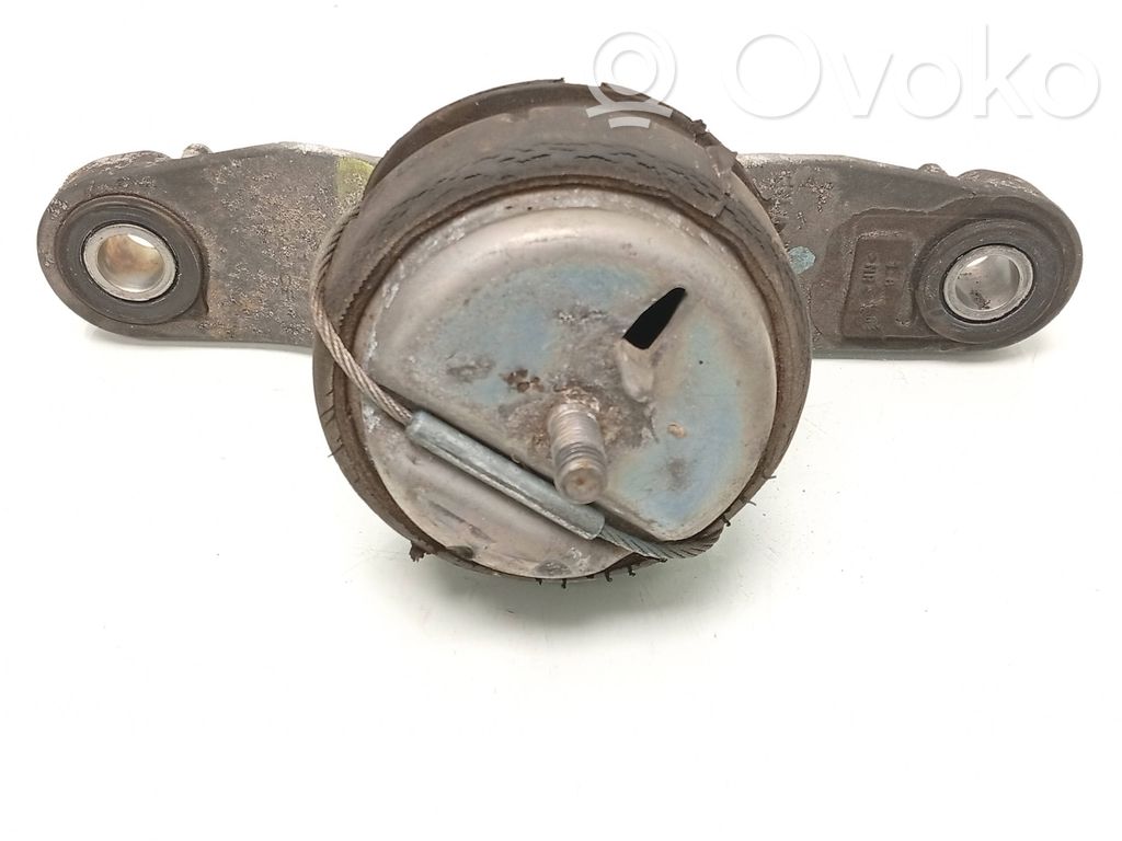 Engine mount bracket   31359635,31460937