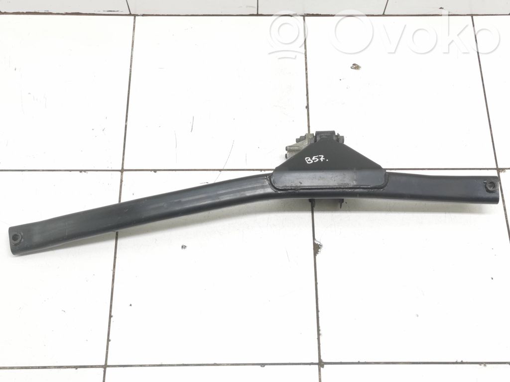 Volvo XC90 Engine mounting bracket 