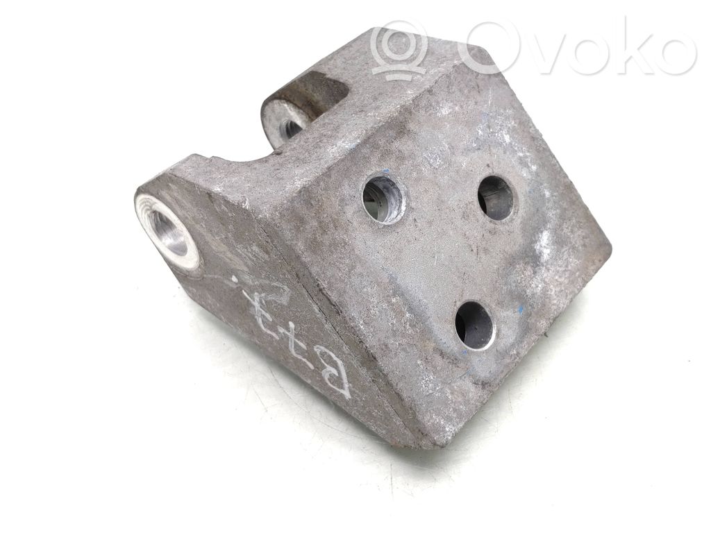 Engine mounting bracket   31359644