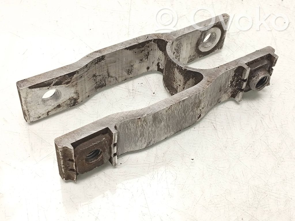 Volvo V40 Gearbox mounting bracket 