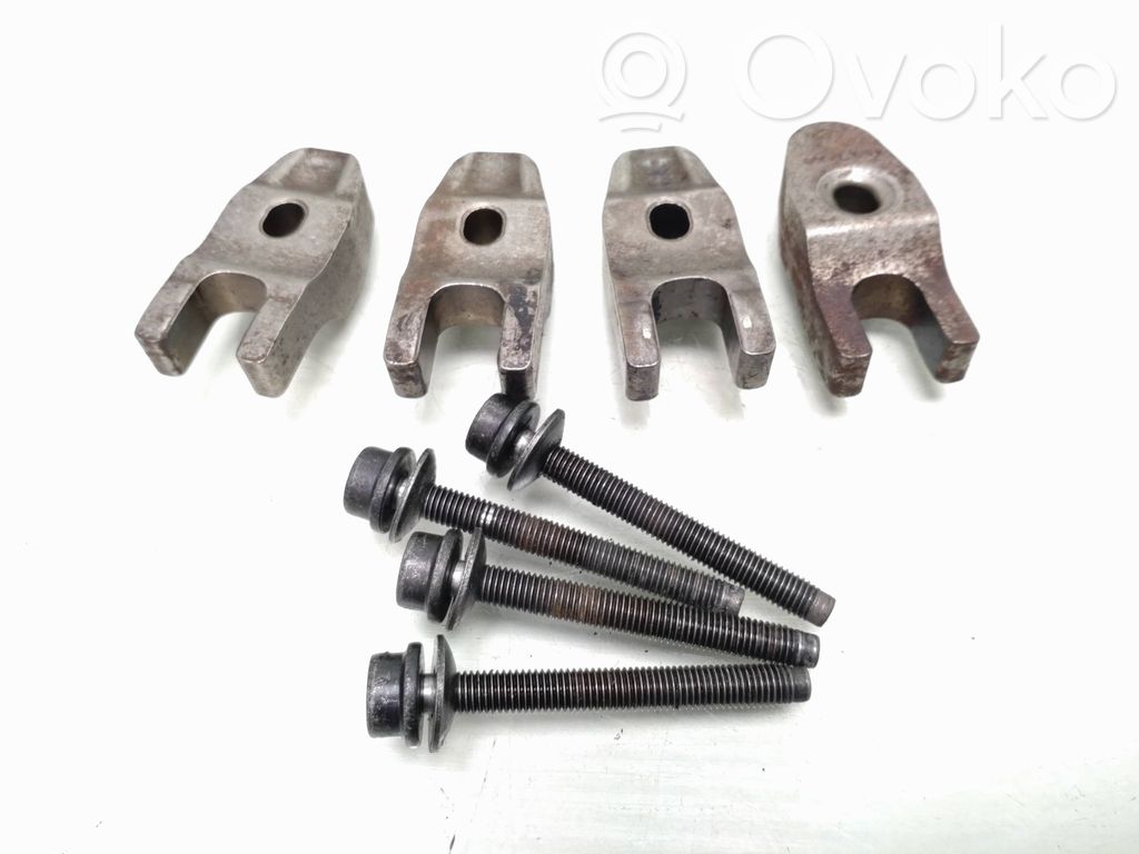 Abrazadera del inyector de combustible