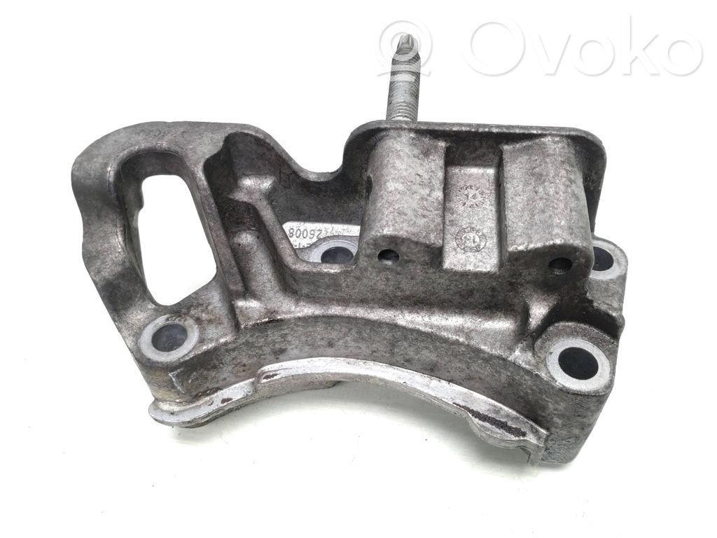 Volvo V40 Engine mounting bracket 