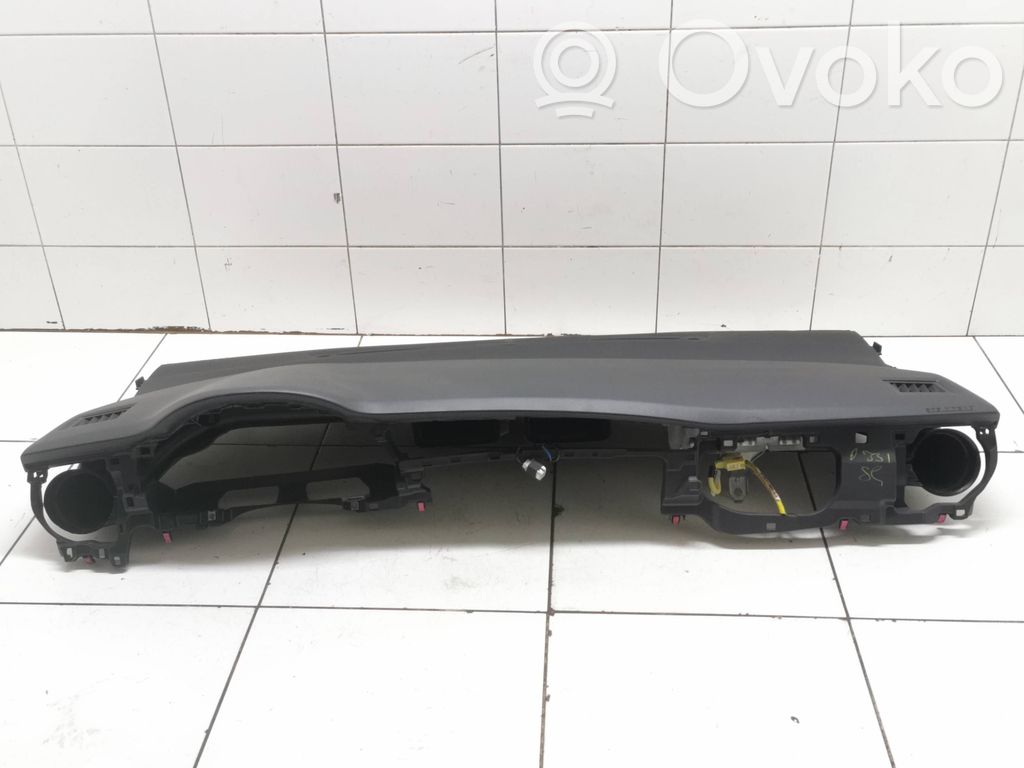 Toyota Auris E180 Dashboard 