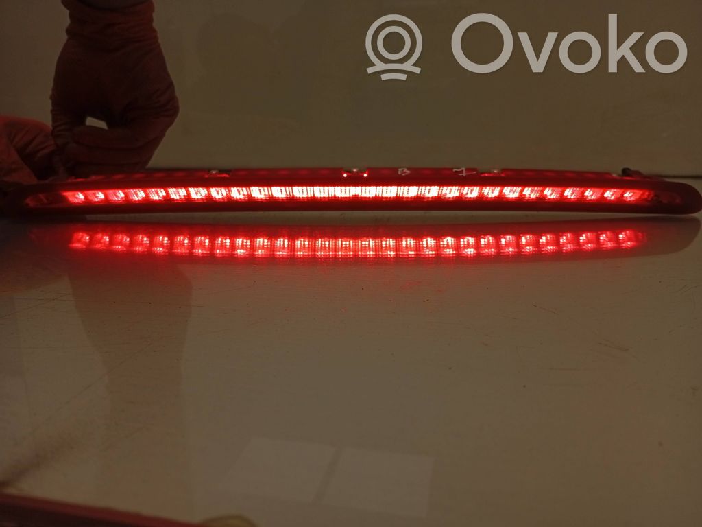 Kolmas/lisäjarruvalo   3G9945087A