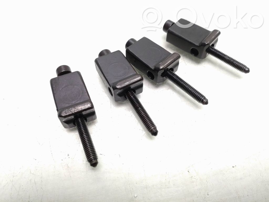 Abrazadera del inyector de combustible