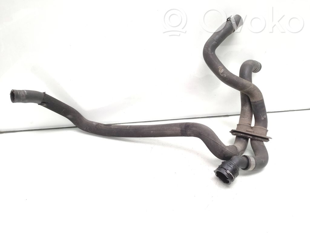 Audi A4 S4 B7 8E 8H Tubo flessibile del liquido di raffreddamento del motore
