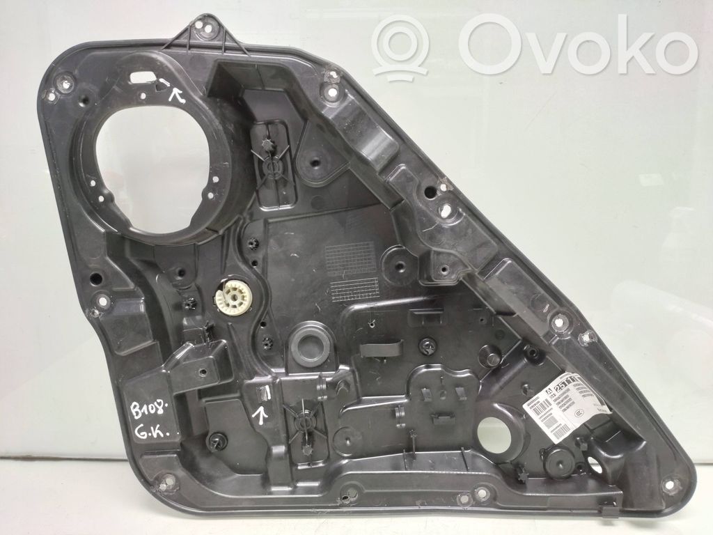 Mercedes-Benz A W176 Mechanizm podnoszenia szyby tylnej bez silnika 