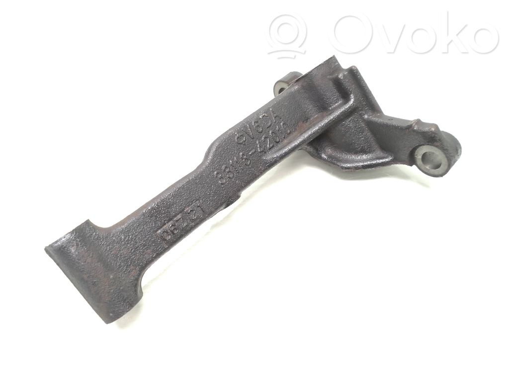 Toyota RAV 4 (XA30) Engine mounting bracket