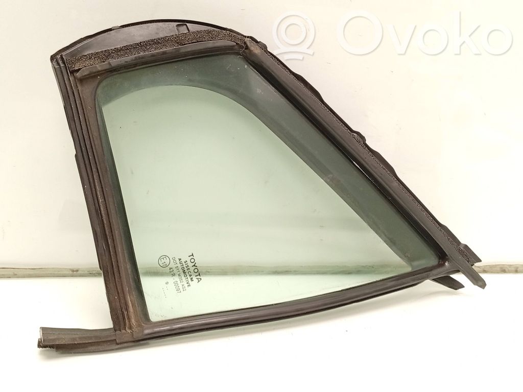 Toyota Yaris XP210 Fenêtre latérale avant / vitre triangulaire (4 portes) 