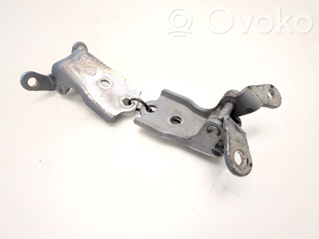Front door hinge set   A047587