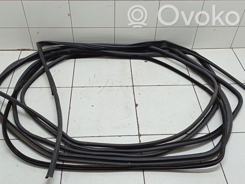 Volvo XC90 Gumowa uszczelka drzwi przednich 