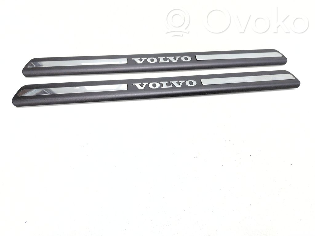Volvo XC90 Copertura del rivestimento del sottoporta anteriore 