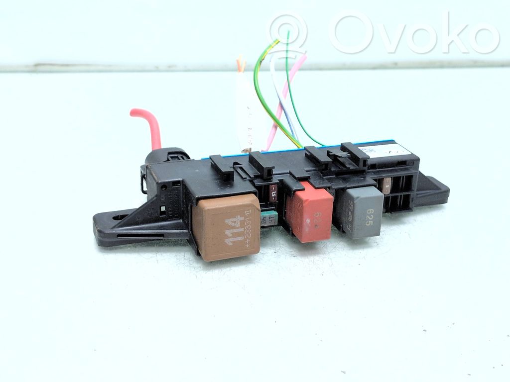 Opel Astra L Módulo de fusible 