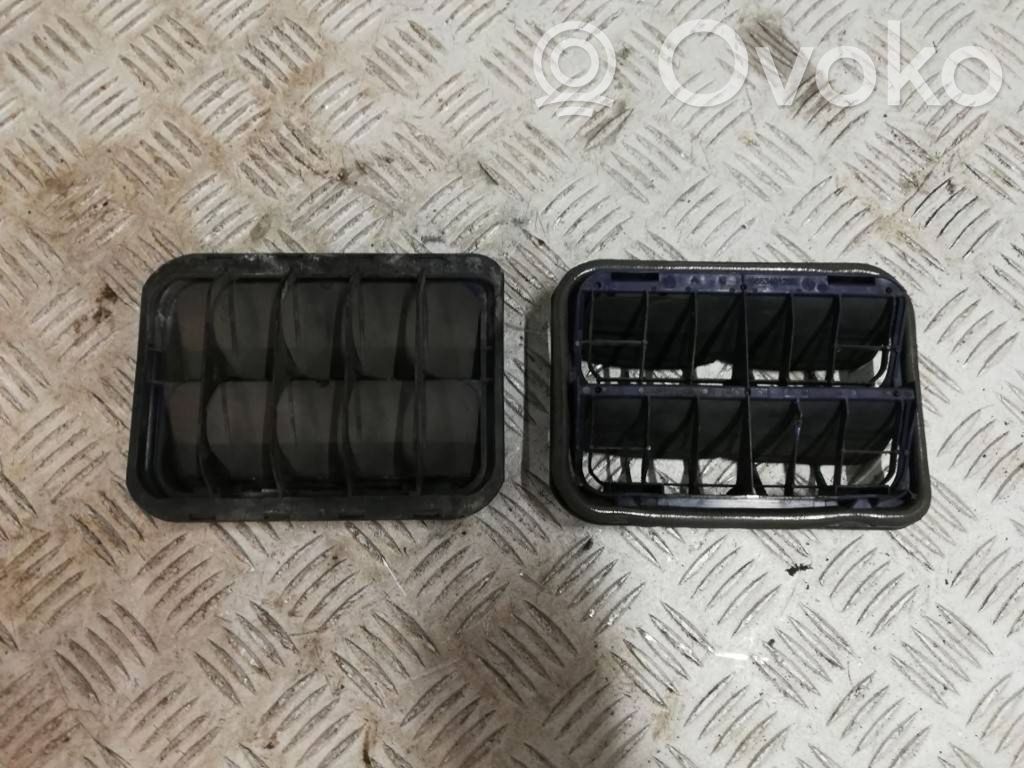 Quarter panel pressure vent