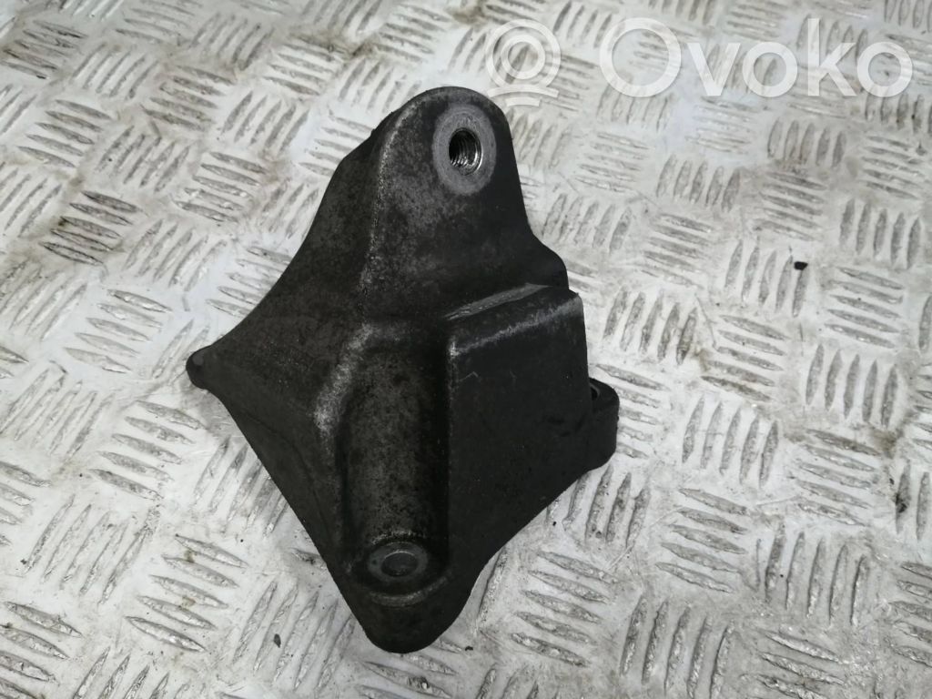Renault Megane II Engine mounting bracket 
