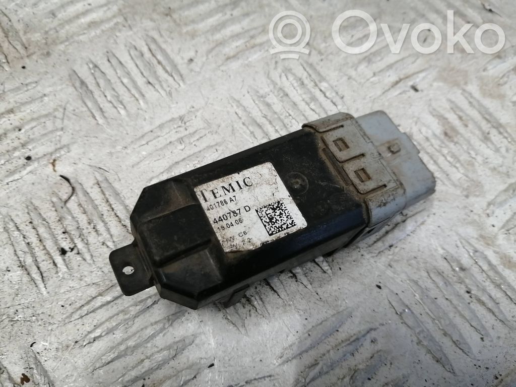 Peugeot 207 Elektryczny podnośnik szyby drzwi przednich 