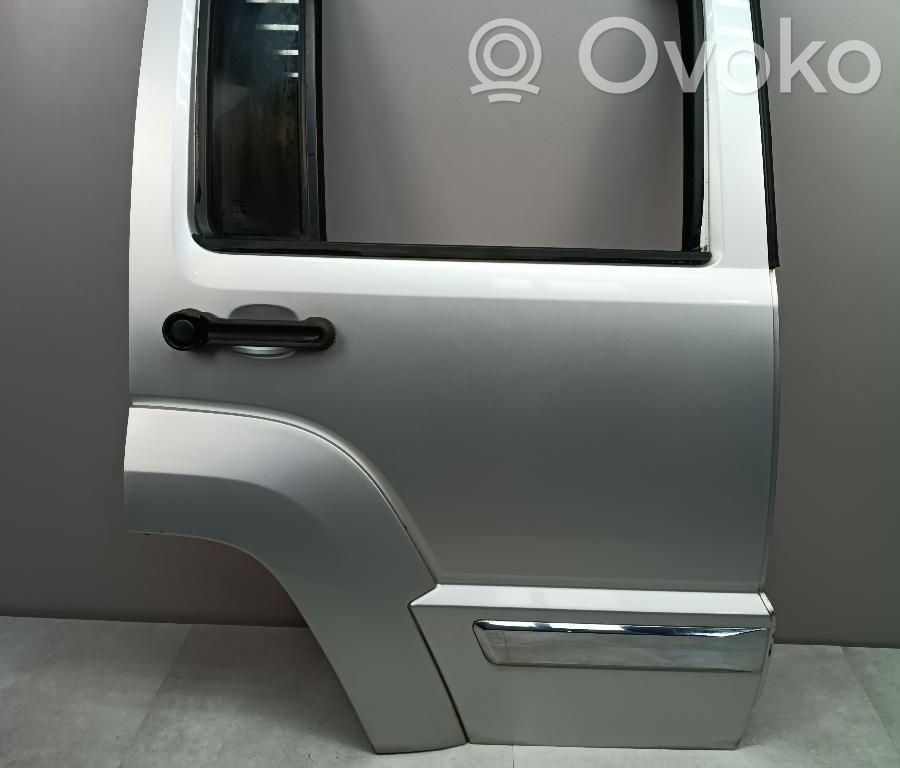 Jeep Cherokee KK Puerta trasera 