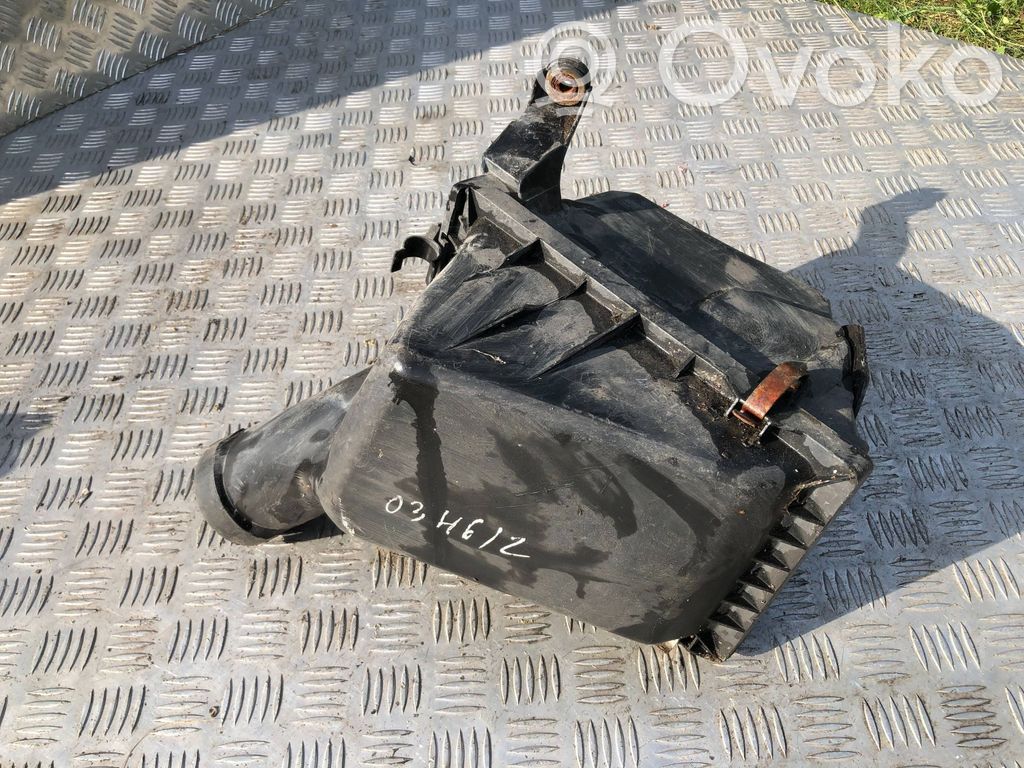 Subaru Outback Air filter box 