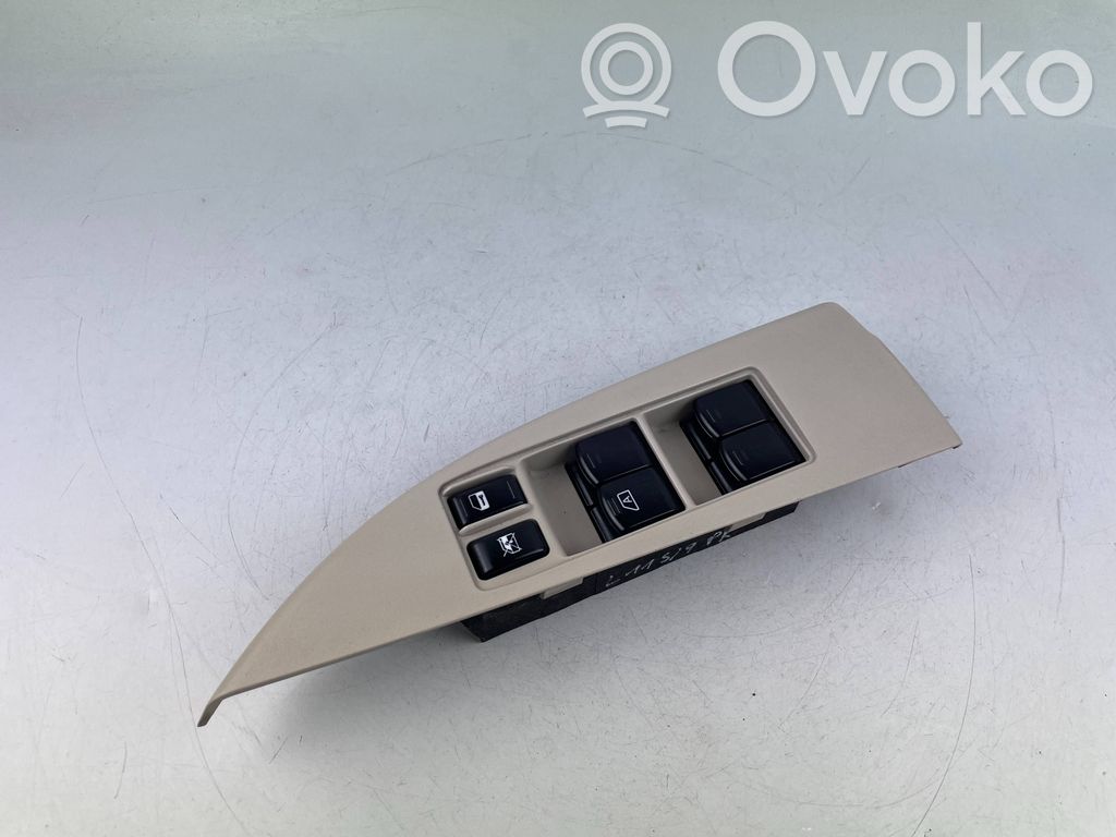Subaru Legacy Electric window control switch 