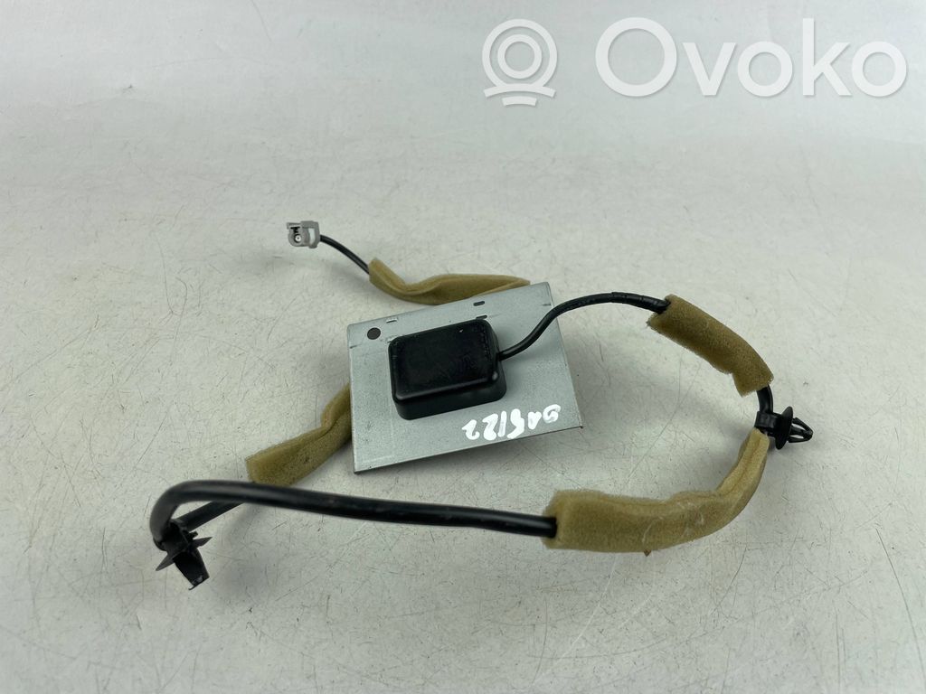 Subaru Outback (BS) Pystyantennivahvistin 