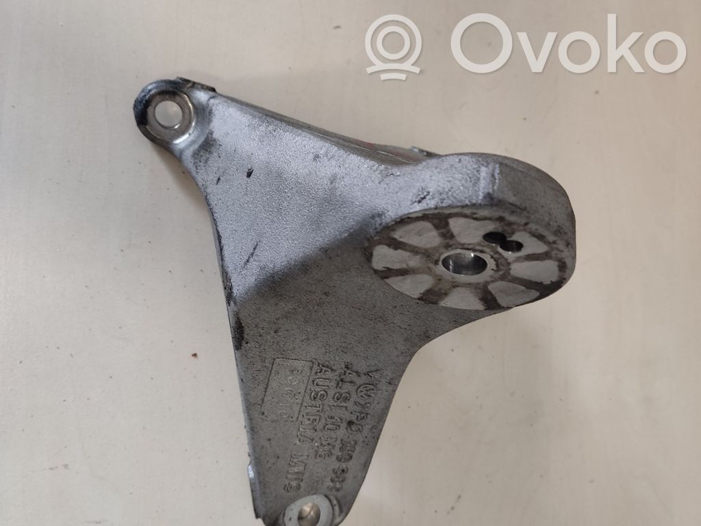 Porsche Cayenne (92A) Engine mounting bracket 