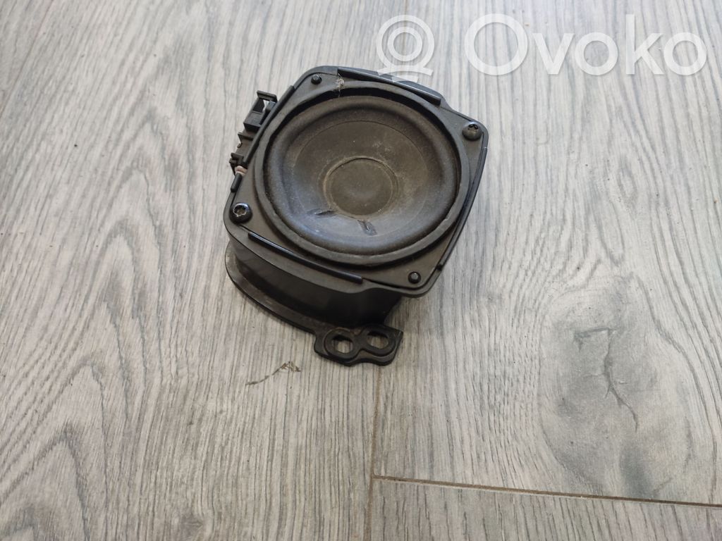Audi A8 S8 D3 4E Takaoven kaiutin 