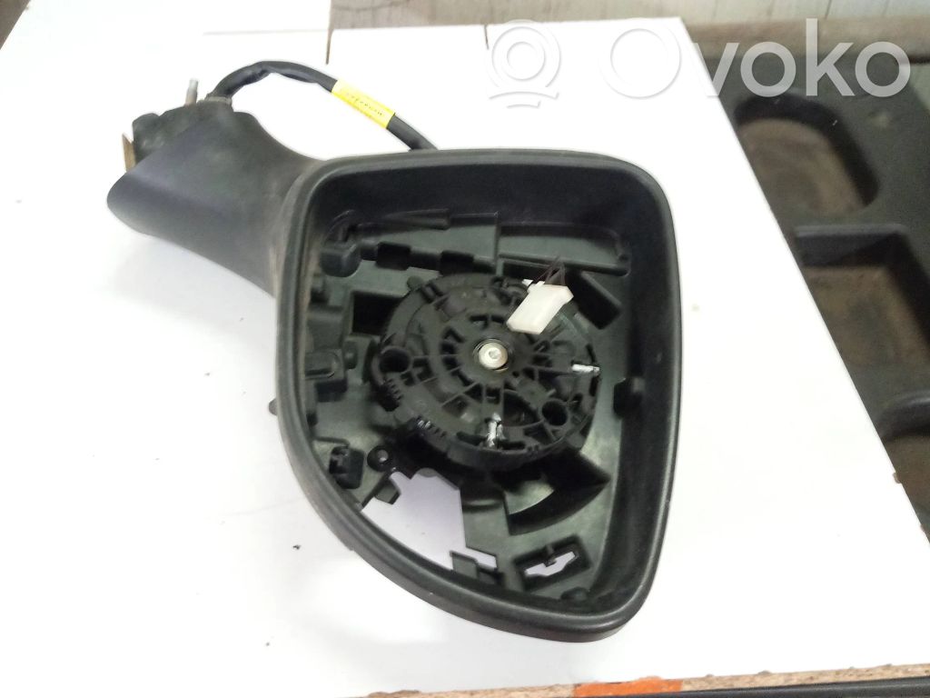 Renault Clio IV Elektryczne lusterko boczne drzwi przednich 