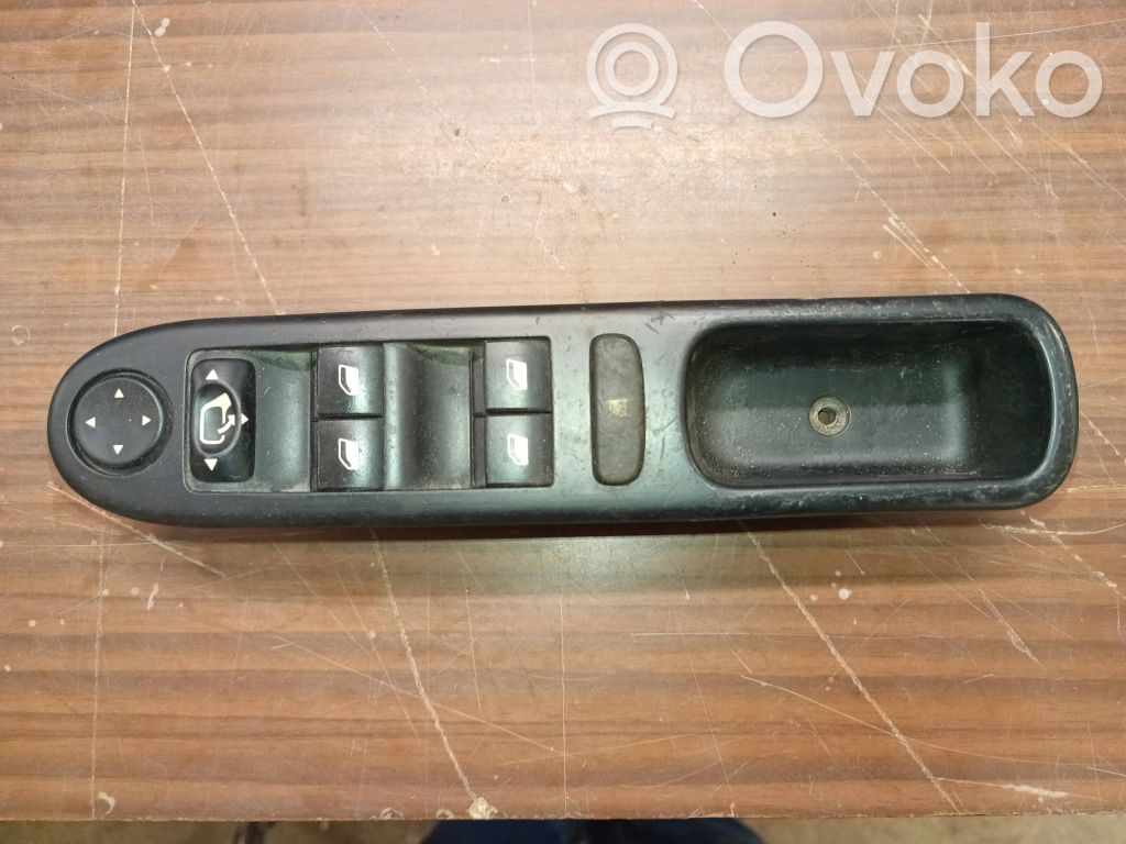 Peugeot 307 Electric window control switch 