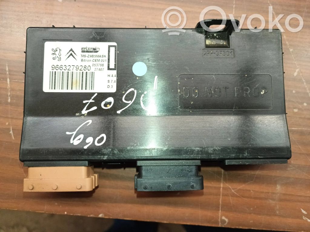 Peugeot 607 Seat control module 