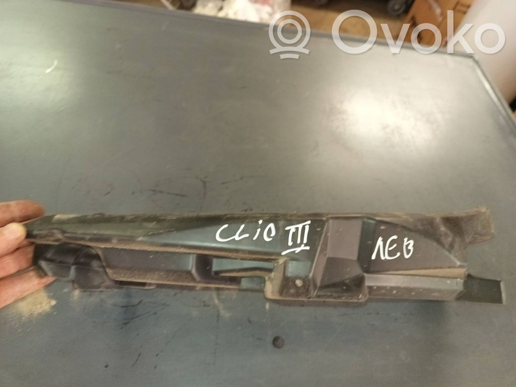 Renault Clio III Front bumper mounting bracket 