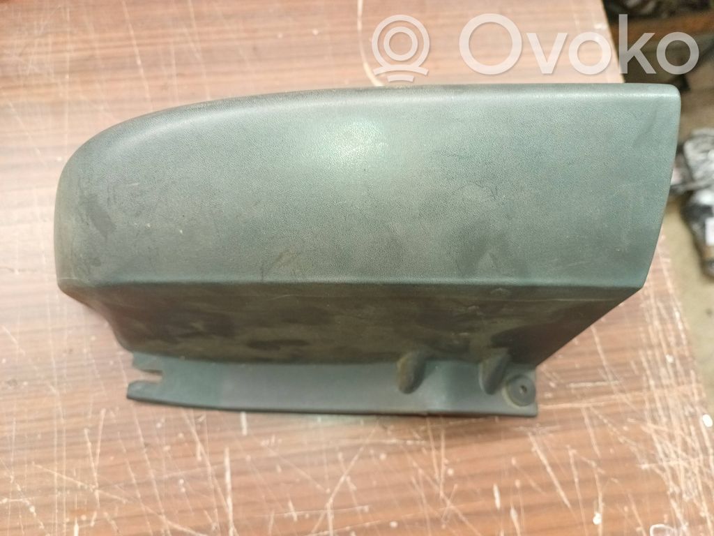 Opel Vivaro Moldura de la luz trasera 